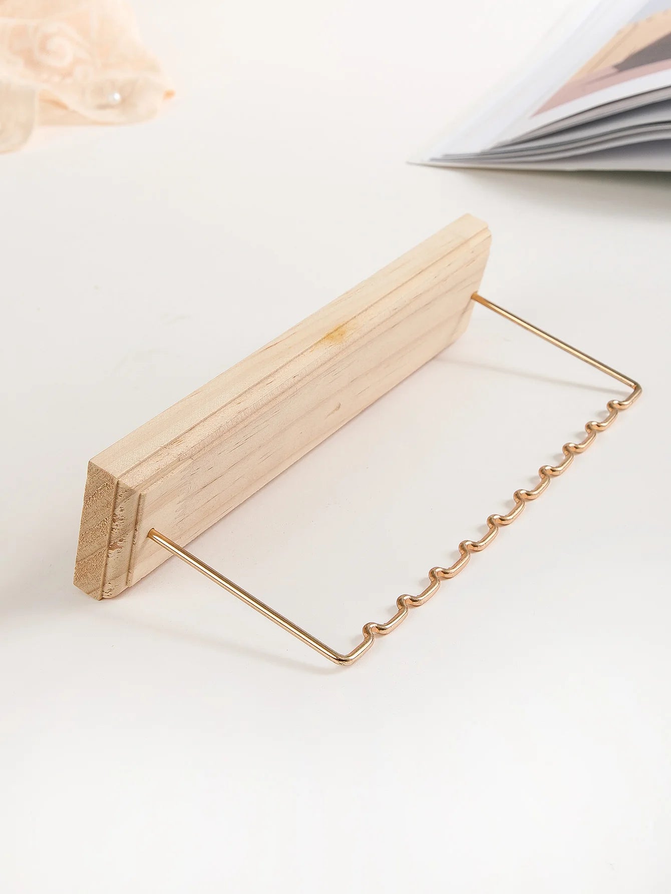 Présentoir éco-chic – Support en bois & laiton pour boucles d’oreilles | Verdalya